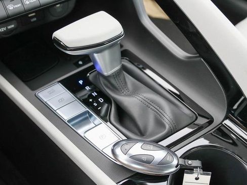 New 2026 Hyundai Elantra Limited FWD image 18