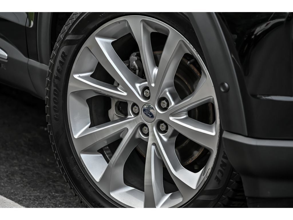 Used 2022 Ford Explorer Platinum w/ Equipment Group 601A AWD/4WD image 3