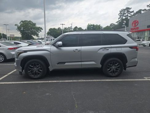Used 2023 Toyota Sequoia Platinum AWD/4WD image 2