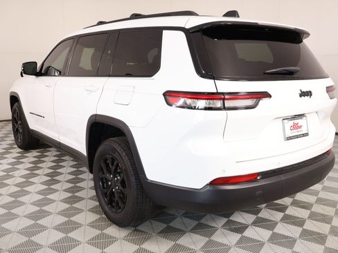 Used 2024 Jeep Grand Cherokee L Laredo RWD image 23