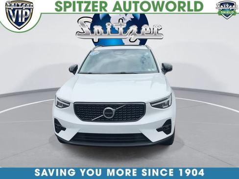 Used 2023 Volvo XC40 B5 Plus w/ Driver Assist Package AWD/4WD image 3
