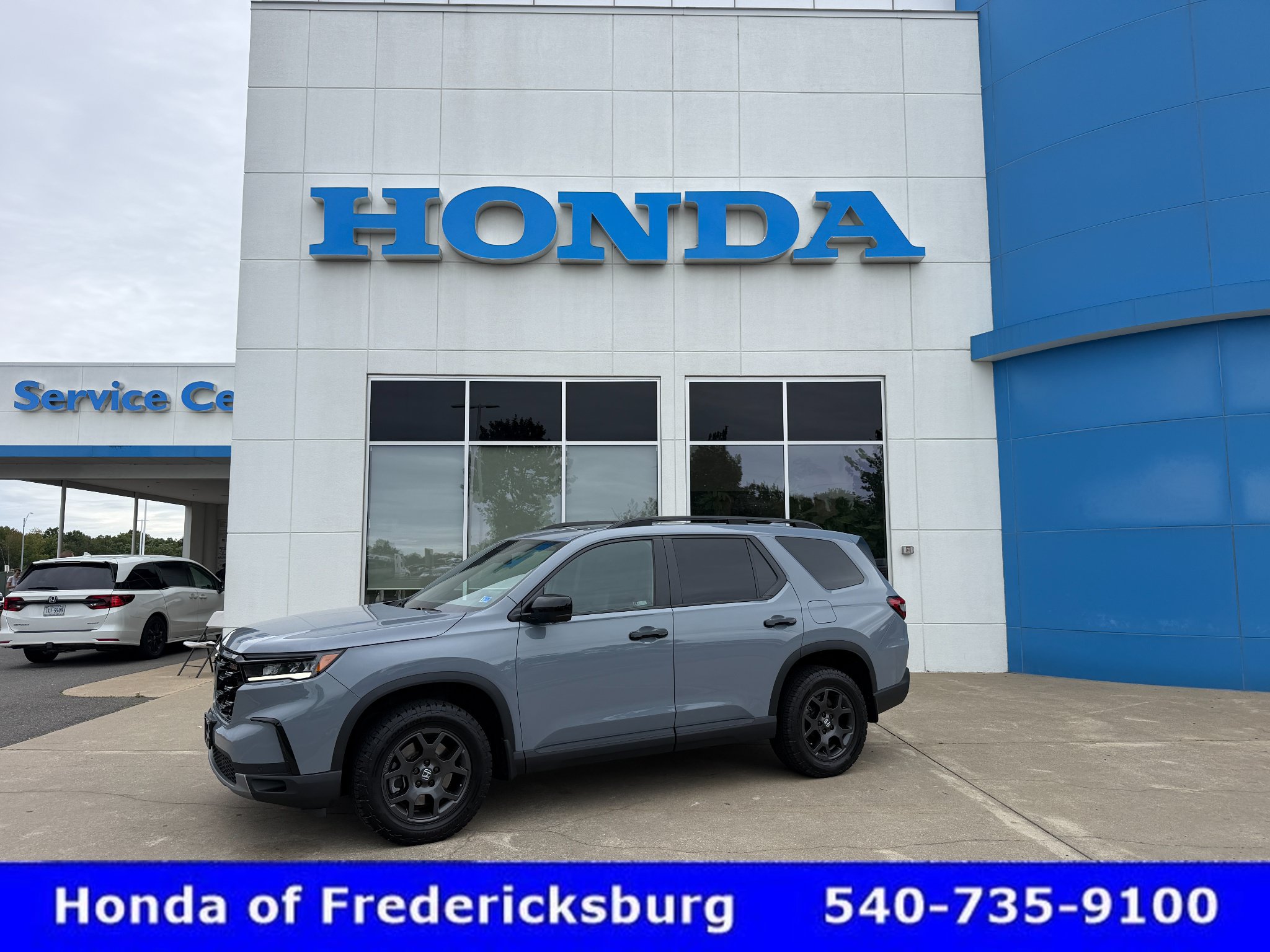 Certified 2025 Honda Pilot TrailSport image 1