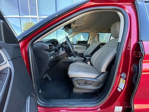 Used 2020 Ford Explorer XLT image 9