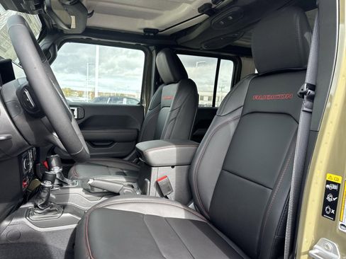 New 2025 Jeep Wrangler Unlimited Rubicon w/ Steel Bumper Group image 18