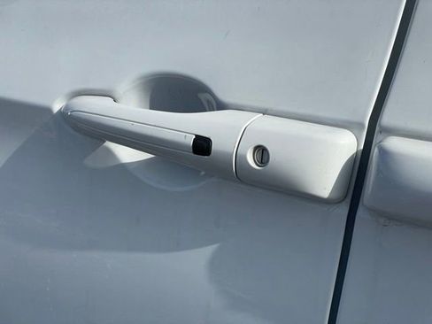 Used 2023 Chrysler Pacifica Touring-L image 29