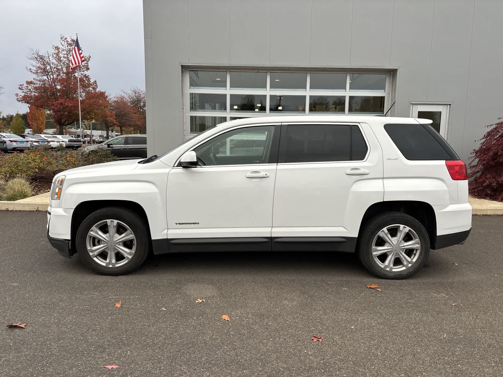 Used 2017 GMC Terrain SLE AWD/4WD image 2