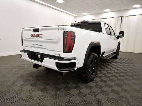 Used 2024 GMC Sierra 3500 AT4 w/ Technology Package AWD/4WD image 8