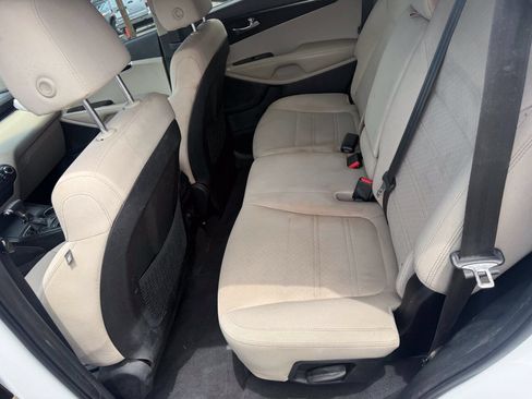 Used 2019 Kia Sorento FWD image 21