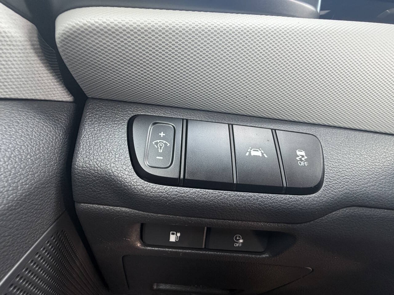 Used 2020 Hyundai Ioniq SE FWD image 50