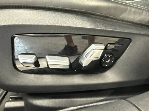 Used 2018 BMW 750i xDrive AWD/4WD image 24