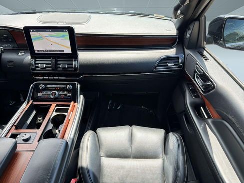 Used 2018 Lincoln Navigator Select AWD/4WD image 29