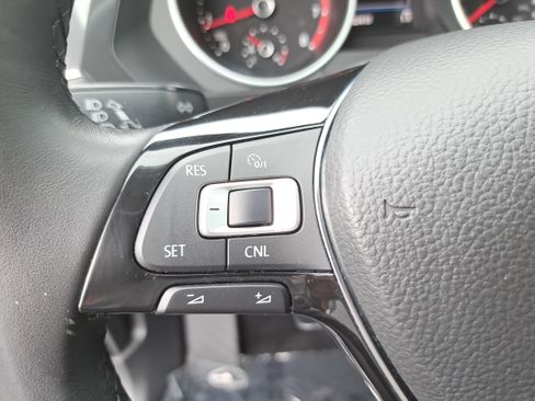 Used 2018 Volkswagen Tiguan SE FWD image 17