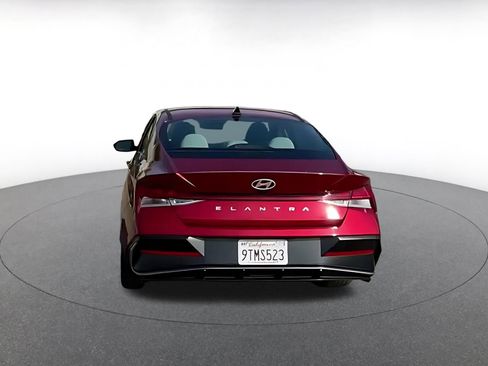 Used 2025 Hyundai Elantra Limited image 10