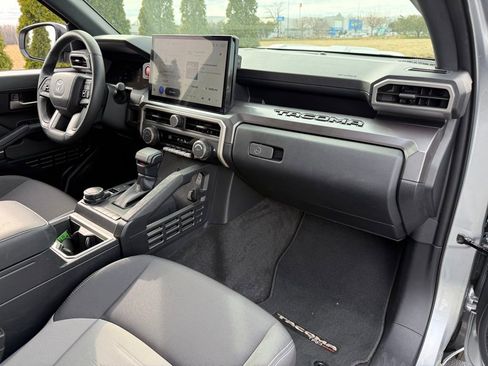 Used 2024 Toyota Tacoma TRD Sport image 46