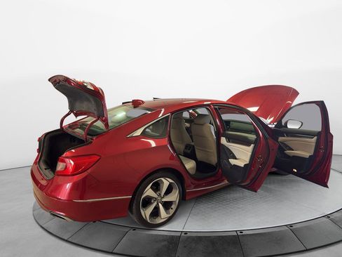 Used 2018 Honda Accord Touring image 13