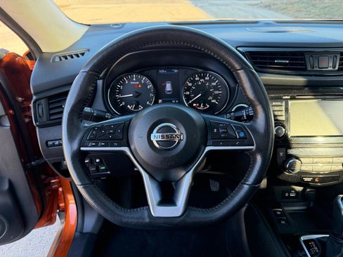 Used 2019 Nissan Rogue SL w/ Premium Package image 17