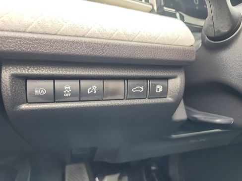 Used 2025 Toyota Camry XLE FWD image 25