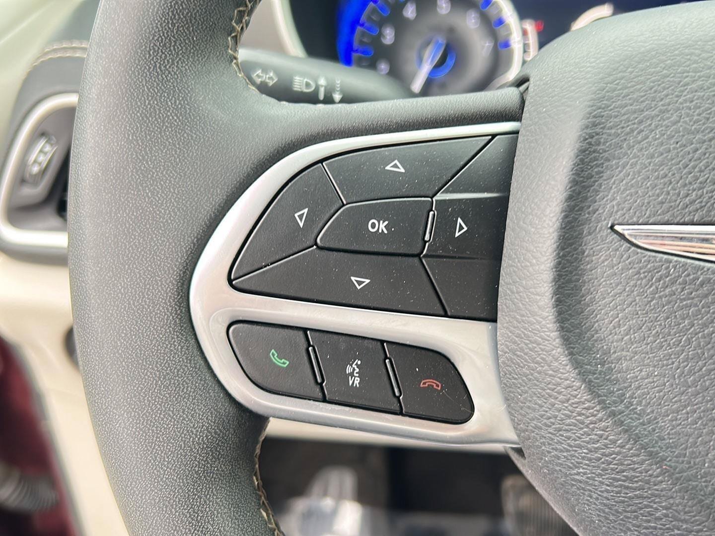 Used 2022 Chrysler Pacifica Touring-L FWD image 18