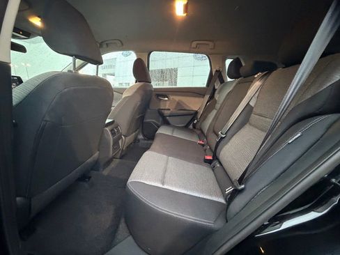 Used 2023 Nissan Rogue SV image 12