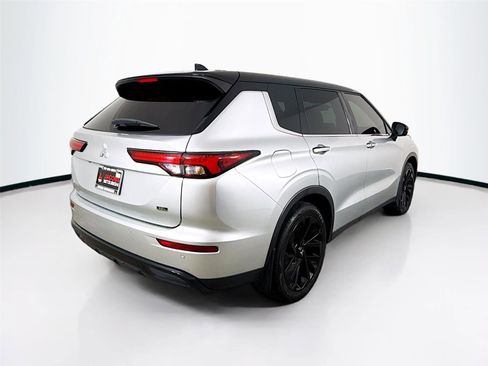 Used 2023 Mitsubishi Outlander SEL FWD image 16
