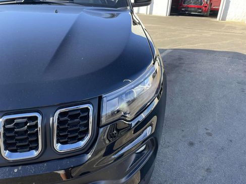 Used 2025 Jeep Compass Latitude image 14