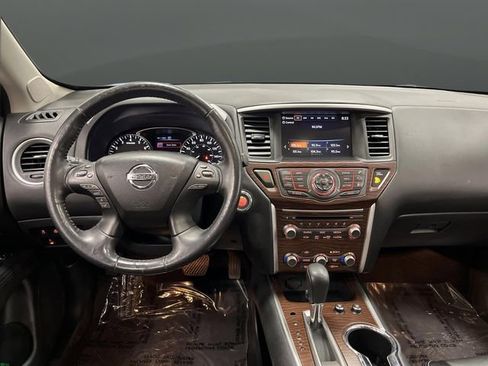 Used 2020 Nissan Pathfinder Platinum image 5