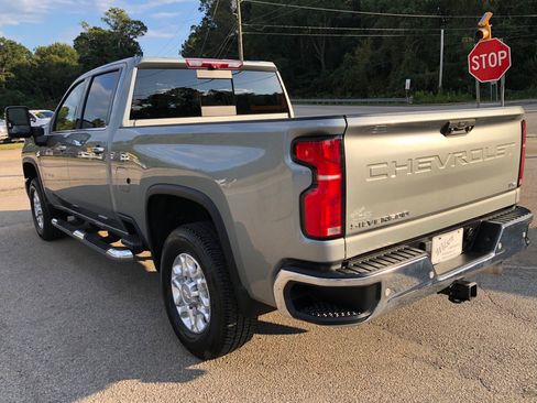 Used 2024 Chevrolet Silverado 2500 LTZ w/ LTZ Premium Package image 4