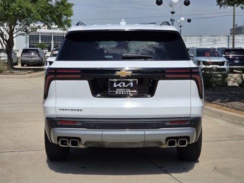 Used 2025 Chevrolet Traverse LT FWD image 13