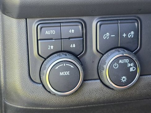 Used 2022 Chevrolet Suburban Z71 w/ Luxury Package AWD/4WD image 24