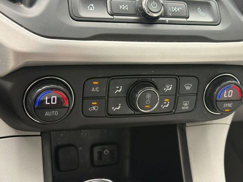 Used 2019 GMC Acadia SLE image 18