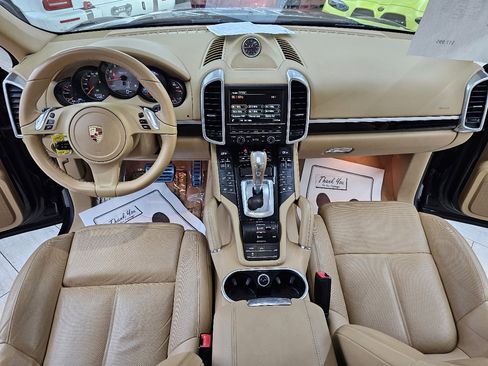 Used 2014 Porsche Cayenne S w/ Comfort Plus Package image 28