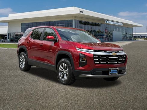 Used 2026 Chevrolet Equinox LT w/ Convenience Package II FWD image 2