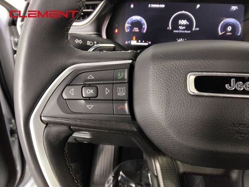Used 2023 Jeep Grand Cherokee Altitude AWD/4WD image 13