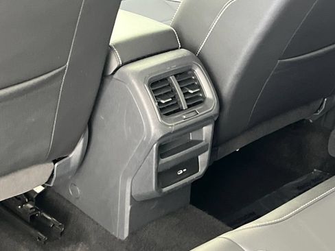 Used 2023 Volkswagen Taos SE w/ Panoramic Sunroof Package FWD image 35