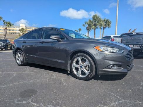 Used 2016 Ford Fusion SE FWD image 2