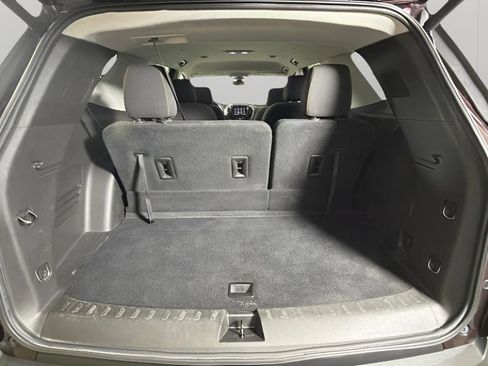 Certified 2021 Chevrolet Traverse LT FWD image 29