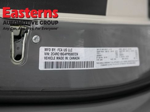 Used 2023 Chrysler Pacifica Touring-L FWD image 36