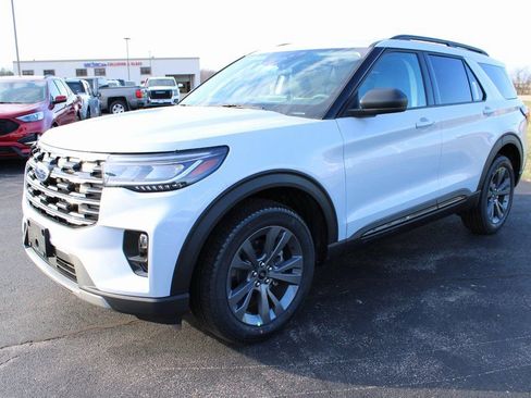 New 2026 Ford Explorer Active w/ Active Comfort Package AWD/4WD image 3
