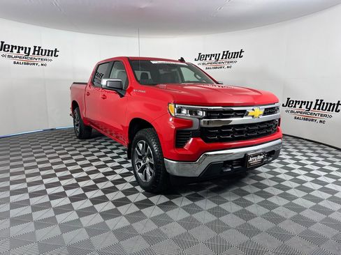 Used 2024 Chevrolet Silverado 1500 LT image 6