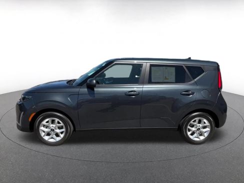 Used 2025 Kia Soul LX w/ LX Technology Package FWD image 9
