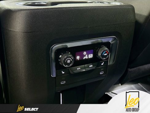 Used 2026 Chevrolet Suburban RST w/ Comfort Package AWD/4WD image 27