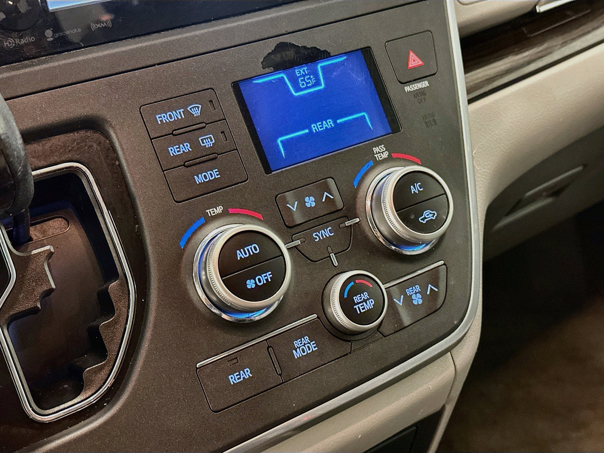 Used 2016 Toyota Sienna XLE w/ XLE Navigation Package FWD image 24