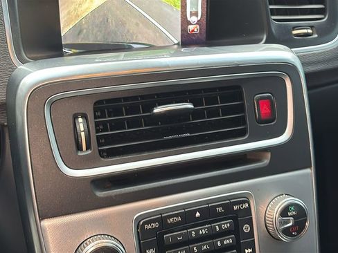 Used 2018 Volvo S60 T5 Inscription image 20