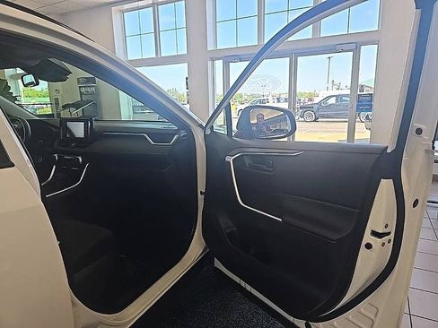 Used 2019 Toyota RAV4 LE AWD/4WD image 37