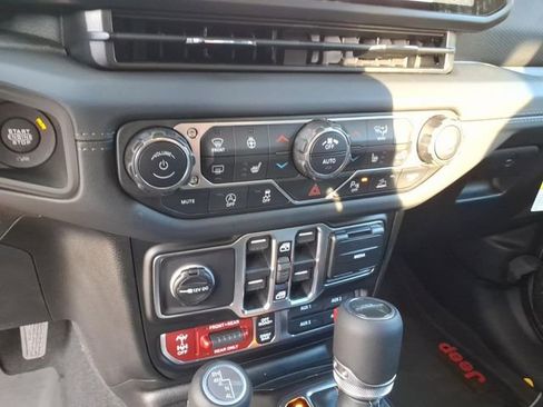 New 2026 Jeep Gladiator Rubicon AWD/4WD image 23