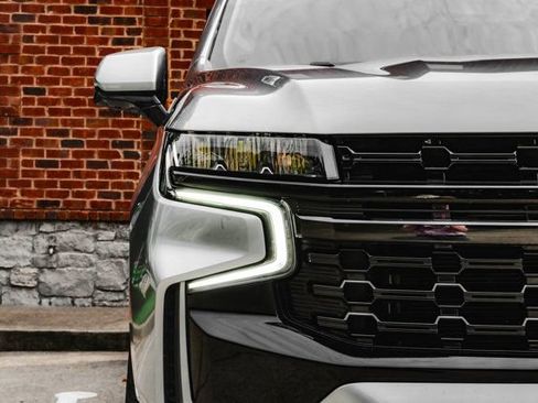 Used 2024 Chevrolet Suburban Z71 w/ Luxury Package AWD/4WD image 15