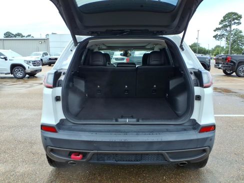 Used 2019 Jeep Cherokee Trailhawk w/ Comfort/Convenience Group AWD/4WD image 5
