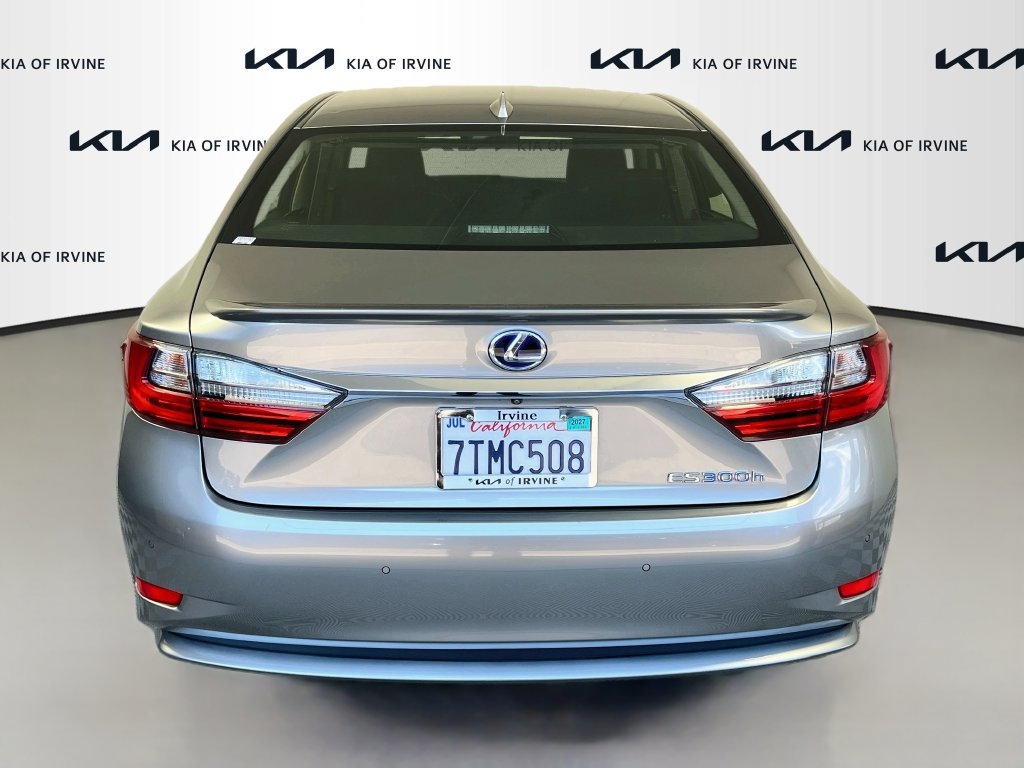 Used 2016 Lexus ES 300h w/ Luxury Package w/Wood Trim FWD image 6