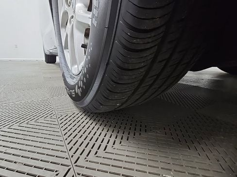 Used 2023 Chrysler Pacifica Touring-L image 46