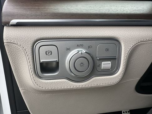 New 2026 Mercedes-Benz GLS 450 4MATIC image 37